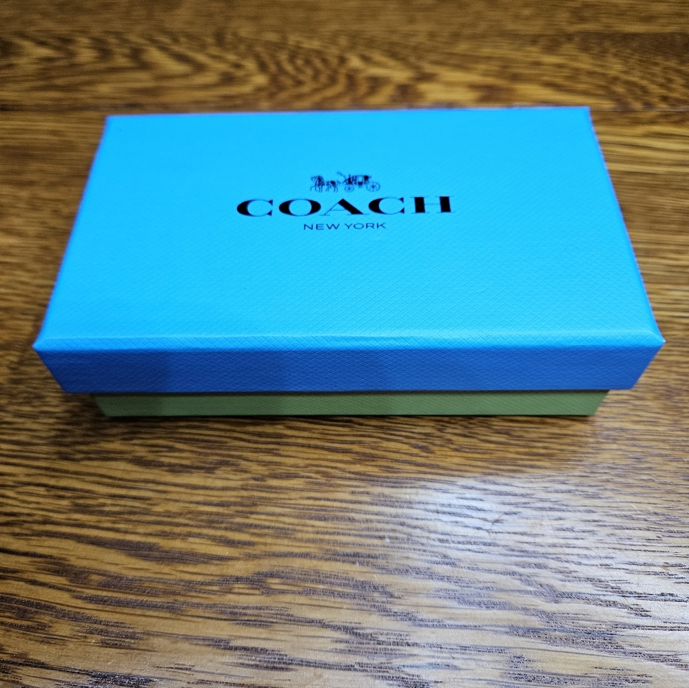 Coach Dahlia Flower Bag Charm NIB - Picture 5 of 6